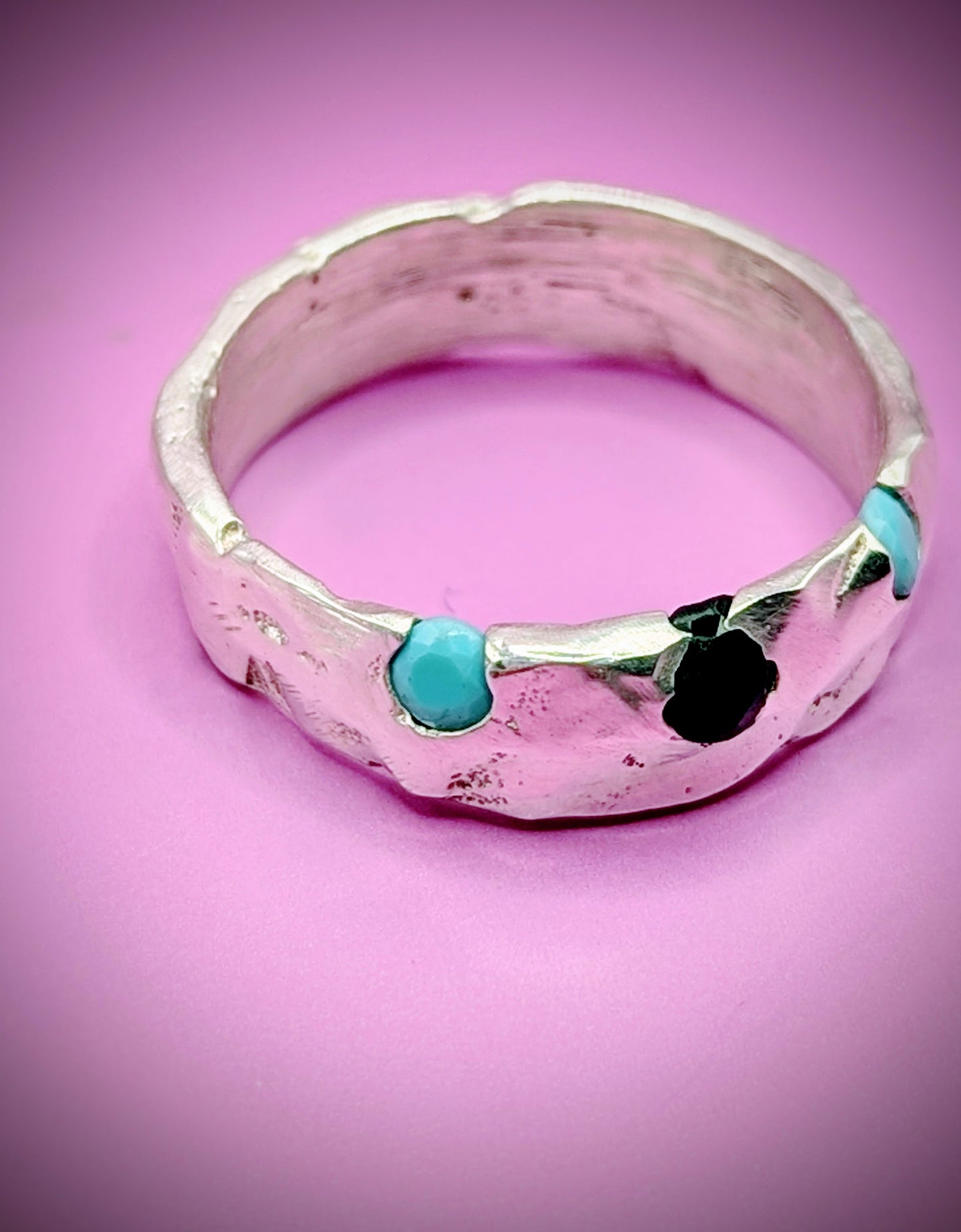 Recycled silver ring with organic texture and bold gemstone contrast – sandcast from wax