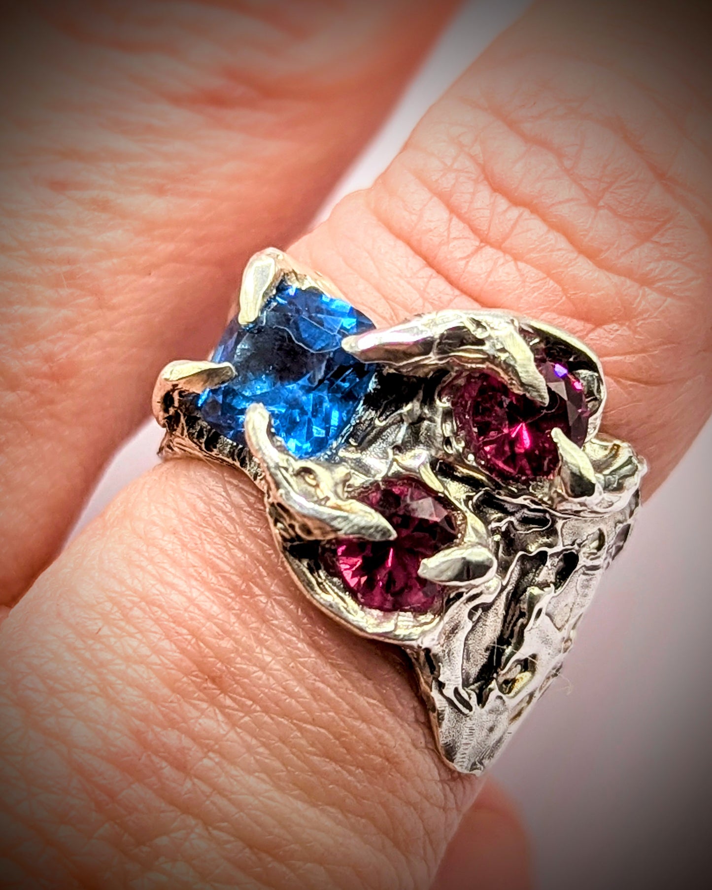 Hand-carved silver ring with chaotic form and gemstone contrast – gothic inspired design