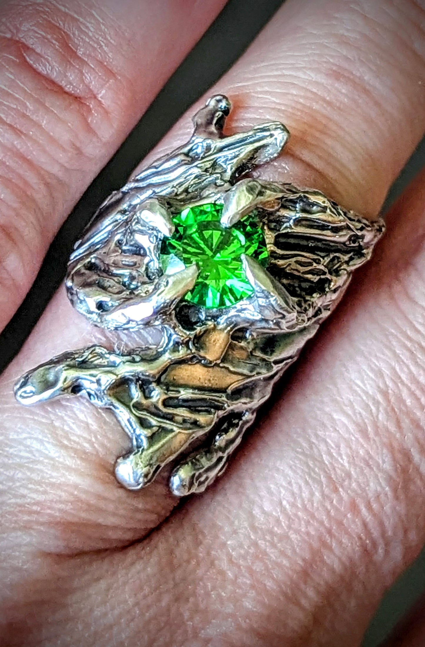 Textured silver ring with nature-inspired details – handmade recycled jewellery with green CZ